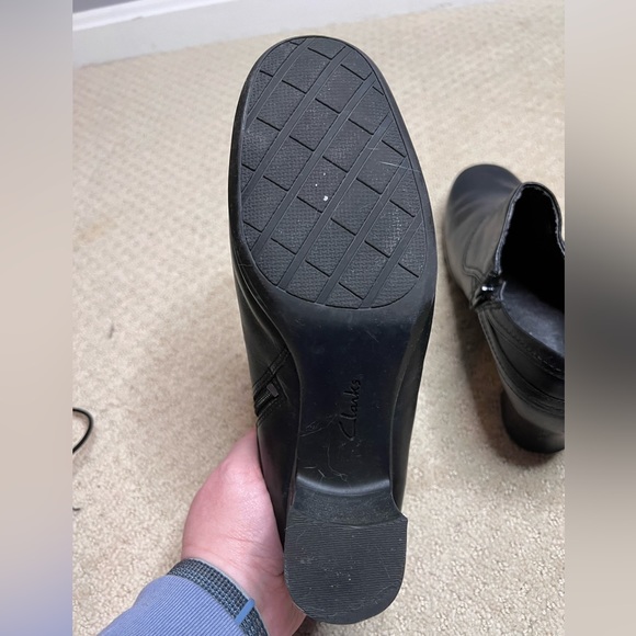 Clarks Slip-On Loafer in Black Size 9 - Picture 5 of 5